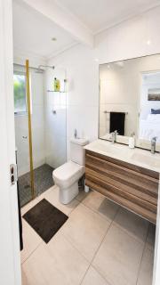 Pet-Friendly, 3-Bed, 2-Bath in Knysna Central - 1