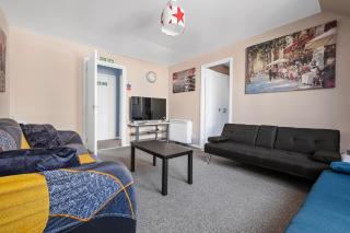 Central Inverness Home for 4 Near River Ness & Station - 0