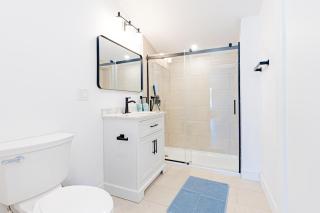 154R Newley Renovated Sunny Spacious Quite Apartment in Brighton - 7