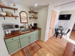 3 Tiny Homes Sleeps 14-Rustic Farm Chattanooga - 1