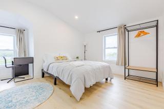154R Newley Renovated Sunny Spacious Quite Apartment in Brighton - 3