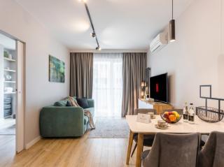 Urban Chic - Luxury Building, Rooftop Terrace, Sienna - 0
