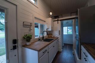 Tiny home on Lake Texoma with 2 Queens - 4