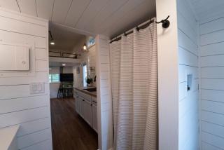 Tiny home on Lake Texoma with 2 Queens - 2