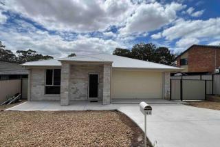 Modern 4BDR 5 Beds Ensuite AC 2 bath - 0