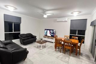 Modern 4BDR 5 Beds Ensuite AC 2 bath - 8