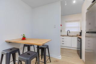 Central Scarborough unit sleeps 4 - 6