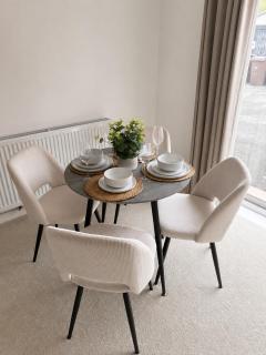 Beechdale 4BR for contractors and family holidays, FREE Secure Parking - 4