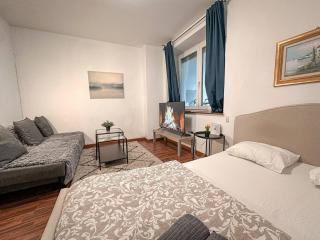 Warm 2 bedroom Apartment only 15 minutes to Center - 5
