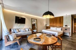 Stylish Tulum Studio w Pool Balcony Sleeps 4 - 8