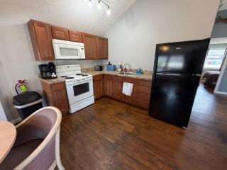 Pet Friendly Strip Stay Near Wineries And Lake - 9