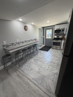 Modern Family Retreat Near Lake And Wineries - 6