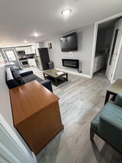 Modern Family Retreat Near Lake And Wineries - 4