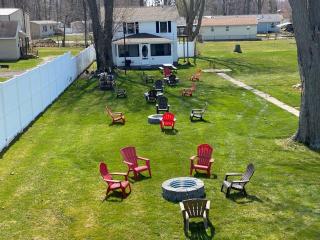 Cottage on Strip With 3 BDs 2 BAs - 4