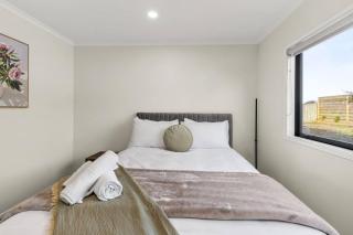 Rotorua 3BR Adventure Base with Air-Con and Parking - 2