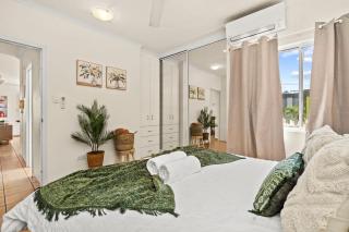 Tropical CBD Escape - Pool, Sunset View Balcony - 1