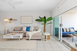 Bluewater Retreat - Ocean-Sunset Views, Pool and CBD - 3