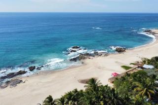 Spacious and Sunny Beachside Oasis Stunning Views - 4