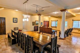 Charming Retreat 3BR Pool Access and Ground Floor - 8