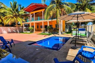 Charming Retreat 3BR Pool Access and Ground Floor - 4