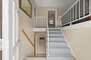 5BR house · Sleeps 13 · Parks 6+ cars · Pet-friendly - 5