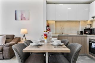 Beautiful 2BR at Majestique Residence Dubai South - 7
