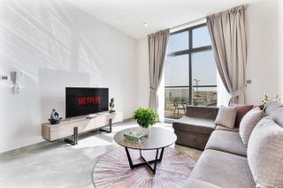 Beautiful 2BR at Majestique Residence Dubai South - 5