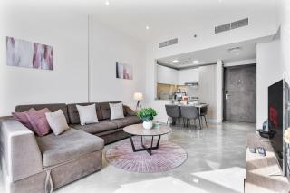 Beautiful 2BR at Majestique Residence Dubai South - 4