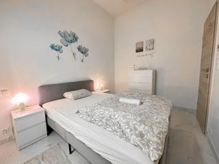 Brand New 2 rooms Flat near Metro and Old City - 0