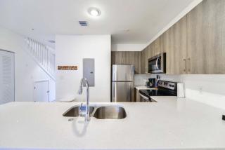 Spacious Miami Townhouse - Free Parking - 4