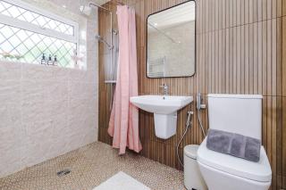 Stylish 2-Bed Bungalow Royal Oldham Hospital - 8