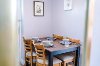 Stylish 2-Bed Bungalow Royal Oldham Hospital - 7