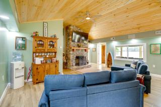 Private Beach! Home w/ 2 Guest Cabins in Hiwassee - 4