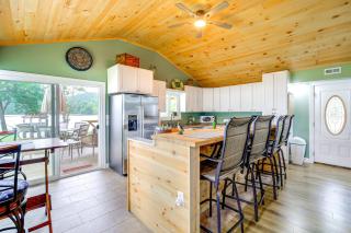 Private Beach! Home w/ 2 Guest Cabins in Hiwassee - 2