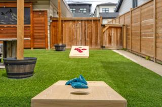 Urban Sanctuary Balcony and Yard in Inglewood YYC - 3