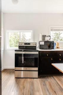 Modern 3BR Retreat - 15 Min to Airport & Downtown - Seattle - 6