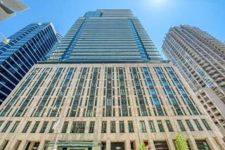 Luxury Downtown Toronto 2BR Condo Sleeps 7 Pool Spa Gym Steps to UofT Subway & Hospitals - 2