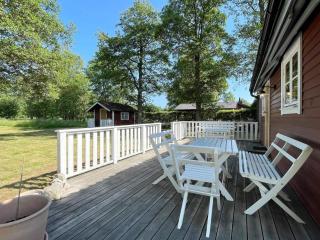 6 person holiday home in LÖTTORP - 6