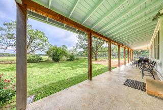 Historic Fredericksburg Farmhouse - Hill Country Views - Wine Trail - Snowbird - 9