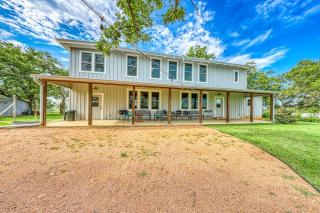 Historic Fredericksburg Farmhouse - Hill Country Views - Wine Trail - Snowbird - 8