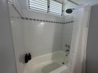 Hillside Village Hideaway Sleeps 8 Comfortably - 5