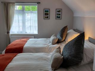 Modern Chester appartment, free parking, garden views, close to city centre - 5