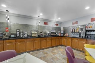 Best Western Plus Altoona Inn - 8