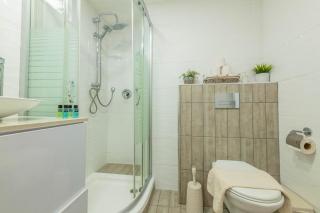 Fully Equipped In A Central Location - 9