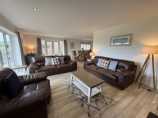Bempton View at The Bay Filey, sleeps 10, and 2 dogs welcome for free too! - 1