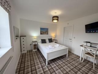 Bay Tree House - The Bay Filey, sleeps 8, 2 dogs welcome - 4