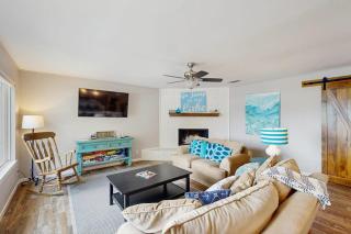 Dog-Friendly Lakefront Home with Private Sundeck - 5