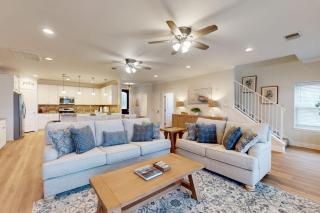 Charming Lakefront Home with Lake Views, Dock & Entertainment - 8