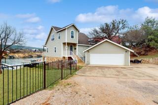 Charming Lakefront Home with Lake Views, Dock & Entertainment - 0