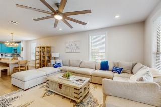 Stunning Lakefront Home on Lake LBJ with Private Balconies - Close to Yacht Club - 4